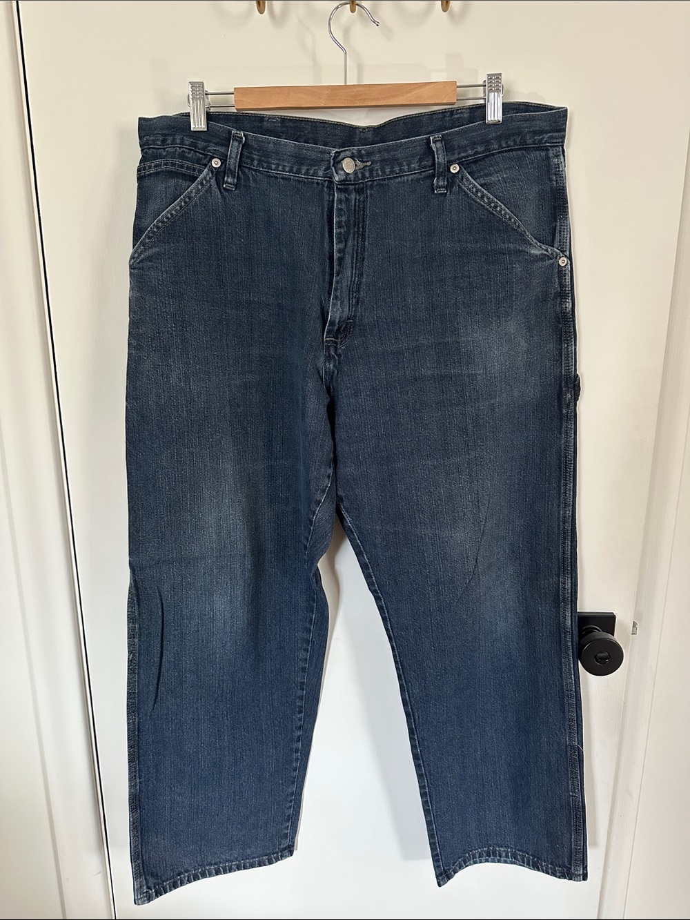 Wrangler Relaxed Fit Carpenter Jeans in Washed Dark Blue